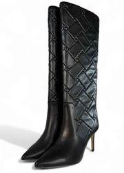 New  London Bickley Quilted Knee-High Boots Pointed Toe Size 6.5  Same day shipping  Smoke and pets free  Elevate your shoe game with these stunning  London Bickley Quilted Knee-High Boots. The sophisticated design features a pointed toe, stiletto heel, ankle strap, and quilted pattern, making it perfect for any occasion, from casual to business or travel. The boots are made of high-quality leather with a vegan leather lining that ensures comfort and durability.   The boots come in a chic black color and have a moderate cushioning level with a lightweight synthetic outsole, making them perfect for fall, winter, and spring. With a knee-high shaft style and a medium calf width, these boots will not only keep you stylish but also warm during the colder seasons. They are available in size 6.5 (US) or 3.5 (UK) and are part of the Kurt Geiger Bickley product line.