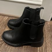 Chelsea Boots In Black