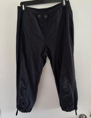 movement charcoal/black capri pants Small