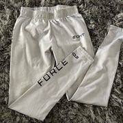 force leggings very stretchy can stretch up to a medium