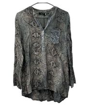 Cherish Made in Italy Gray Snakskin Print Long Sleeve Quarter Button Top Size M