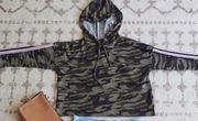 Women’s Camouflage Cropped Hoodie