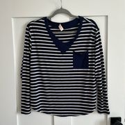 Hailey & Co Women's S Long Sleeve V Neck Pocket Tee Blue White Stripe Nautical