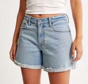 Abercrombie & Fitch The Baggy Blue Light Wash Mid Rise Denim Short 6” Women’s 34