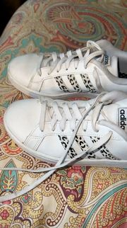 Size 8 Grand Court Sneakers