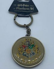 HARRY POTTER Hogwarts house crest and platform 9 3/4 keychain new in pac…