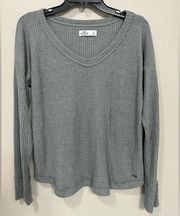 Hollister  Grey Waffle Knit Lightweight Thermal Long Sleeve V-Neck- Size Small