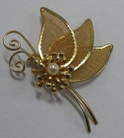 Butterfly Brooch Gold Tone Mesh Pearl Profile Pin