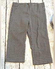 Soho Apparel Ltd PL Black and White Chevron Pattern Cropped Trousers EUC