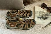 Keen comfy walking outdoor hiking camping water shoes tan brown 8.5 women’s