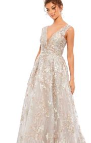 NWT  20131 Floral Embroidered Illusion Sheer V Neck Formal Gown Size 8 Prom Wedding Formal Homecoming