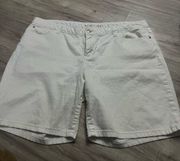 MICHAEL KORS women’s white denim Bermuda shorts 8” inseam Size 14