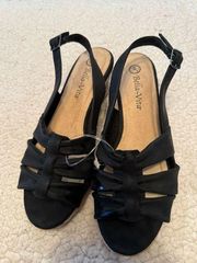 Women’s Bella vita wedges size 8M