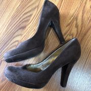 APOSTROPHE Brown Faux Suede Heels Size 8