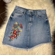 Zara Floral Embroidered Denim Skirt sz Medium