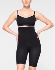 SKIMS SEAMLESS SCULPT seamless sculpt mid thigh short in onyx large NWT