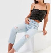 BDG Kick Flare High-Rise Cropped Jean - Light
Distressed size 26 K697