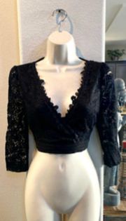 NWOT gorgeous Midnight by  plunging neck lace crop blouse. Sz S