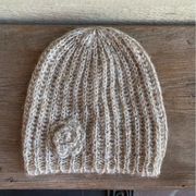 Jaclyn Smith Tan & Cream Knit Flower Beanie. EUC! One Size.