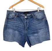 NWT House of Harlow High Rise Mom Midi Cut Off Denim Shorts Size 33/16