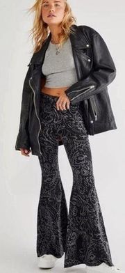 Free People We The Free Black Paisley Printed Flare Jeans Womens Size 24