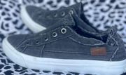 Womens  Blowfish Malibu Sneakers Size 9.5 Gray Distressed Slip On Comfort