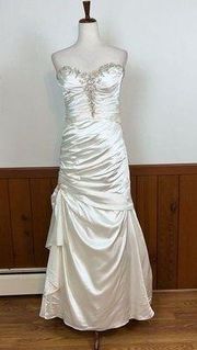 Stunning Alfred Angelo Satin Side Drape Wedding Gown!