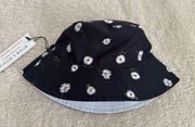 NWT Alice + Olivia Reversible Floral Bucket Hat