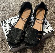 black platform sandals, woven open toe, ankle strap, Y2K style, fisherman