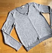 Cupio Crisscross X V-neck Lightweight Soft Sweater, Gray Heather, Size S