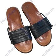 GENTLE Souls by Kenneth Cole Golum Slide Sandal Black Leather Size 6