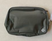 Lululemon Everywhere Belt Bag 2L - Grey Sage