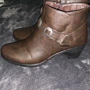 Easy Street comfort wave, small heel ankle boots western dark brown size 9W