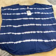 Chaps size M blue and white tee