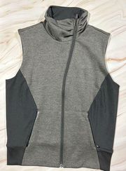 Oakley vest size M