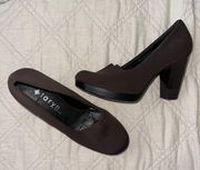 Brown pump heels by Taryn 6.5