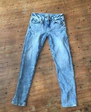 American Eagle  00 short light wash distressed skinny jeans