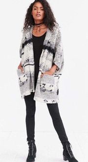 Urban Outfitters BB Dakota Southwestern Aztec pattern hooded Poncho size M/L