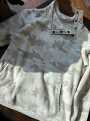 Camo Pullover 