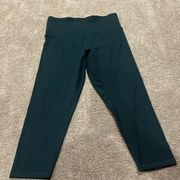 Cropped dark green leggings