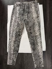 Women's Size 8 US / 12 UK Snakeskin Print White & Gray Skinny Jeans