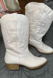 Arula White Boots  