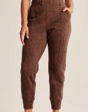 New Abercrombie and Fitch Dark Brown Animal Print City Joggers Size Medium