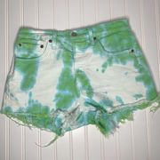 Levi Strauss & CO. Women's Green & White Belt Looped Tie Dye Jean Shorts Size 28