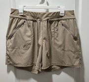 Beige Athletic Hiking Shorts Size Large