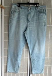 American Eagle NWT  high rise Stretch Mom Jean light wash size 20 regular