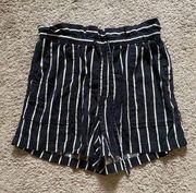 Who What Wear women's medium linen blend black striped shorts