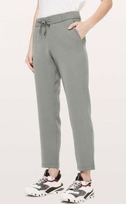 On the Fly 7/8 Pant *Woven Grey Sage size 6