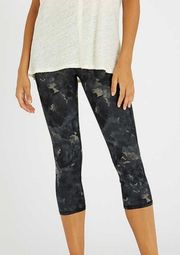 Black and Gray Printed Crop Leggings