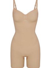 NEW SKIMS SEAMLESS SCULPT MID THIGH BODYSUIT Clay Size XS